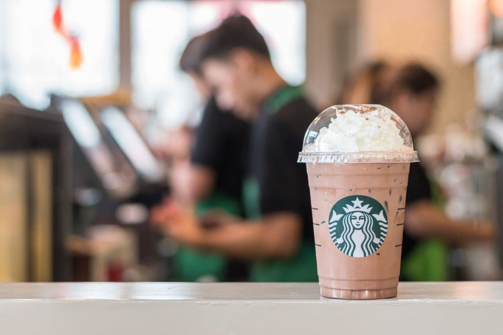 Oportunidades en Starbucks: puestos que ganan hasta $35/hora